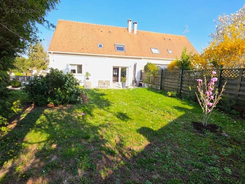 Maison à LA CELLE-SAINT-CLOUD