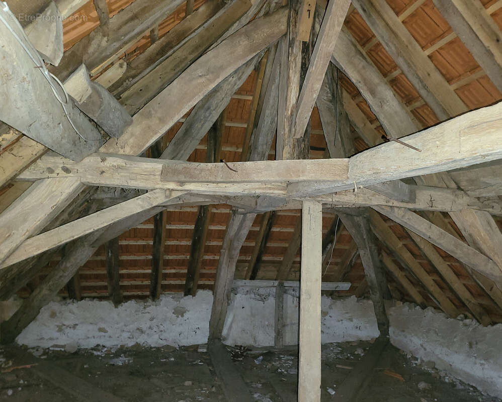 Maison à LUSSAC-LES-EGLISES