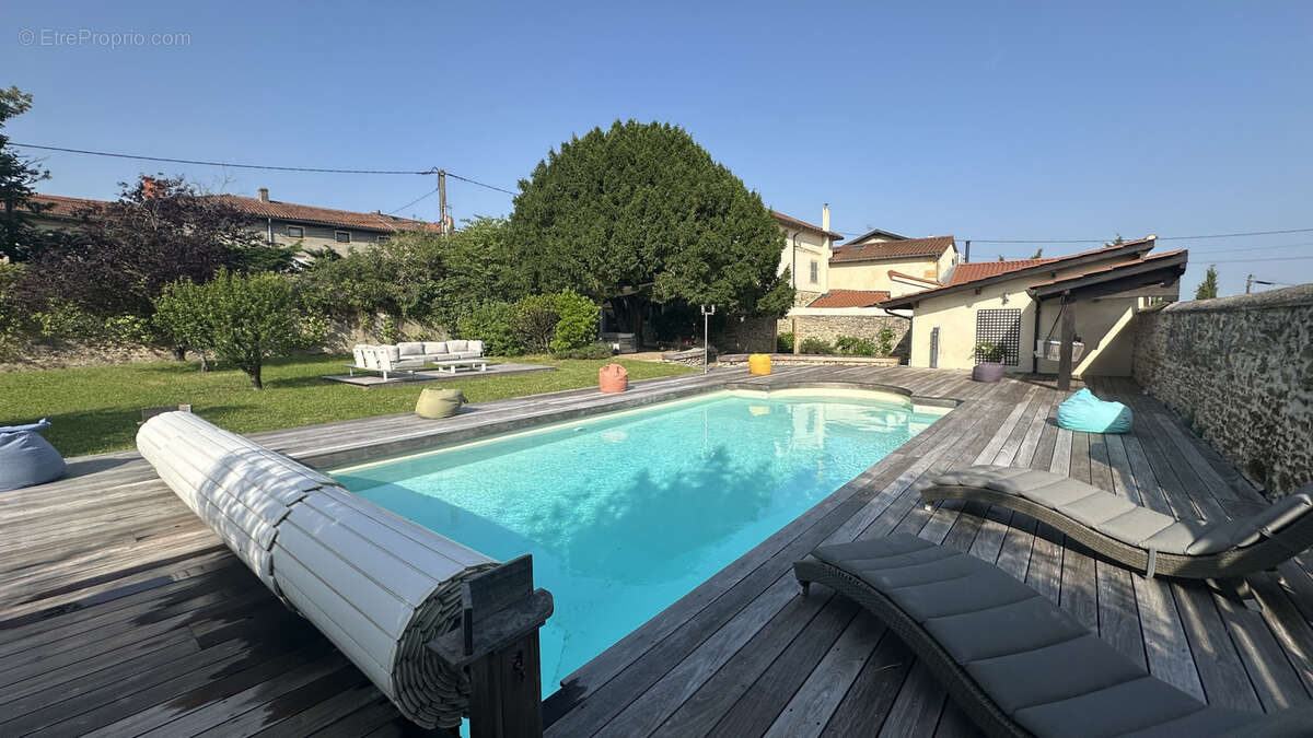 Maison à FLEURIEUX-SUR-L'ARBRESLE