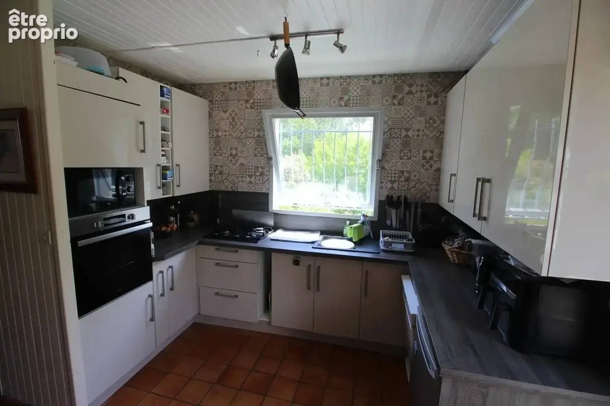 En bordure de village, maison indépendante de quatre chambres avec deux gîtes de deux chambres, grand jardin et piscine - photo 6