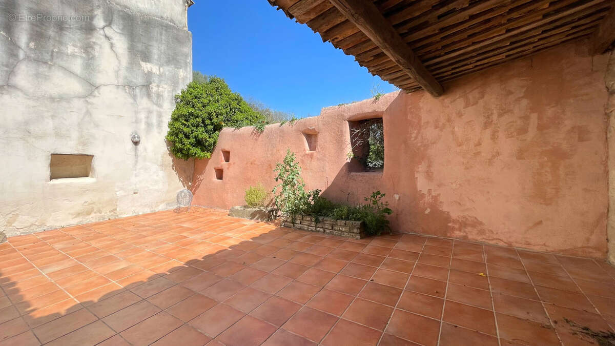 Maison à SAINT-QUENTIN-LA-POTERIE