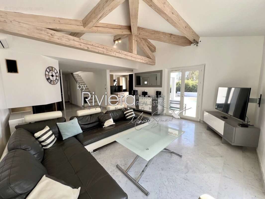 Maison à ROQUEBRUNE-SUR-ARGENS