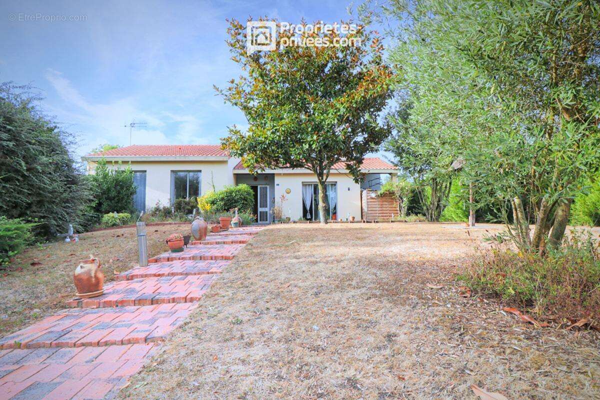 Maison à SAINT-MACAIRE-EN-MAUGES