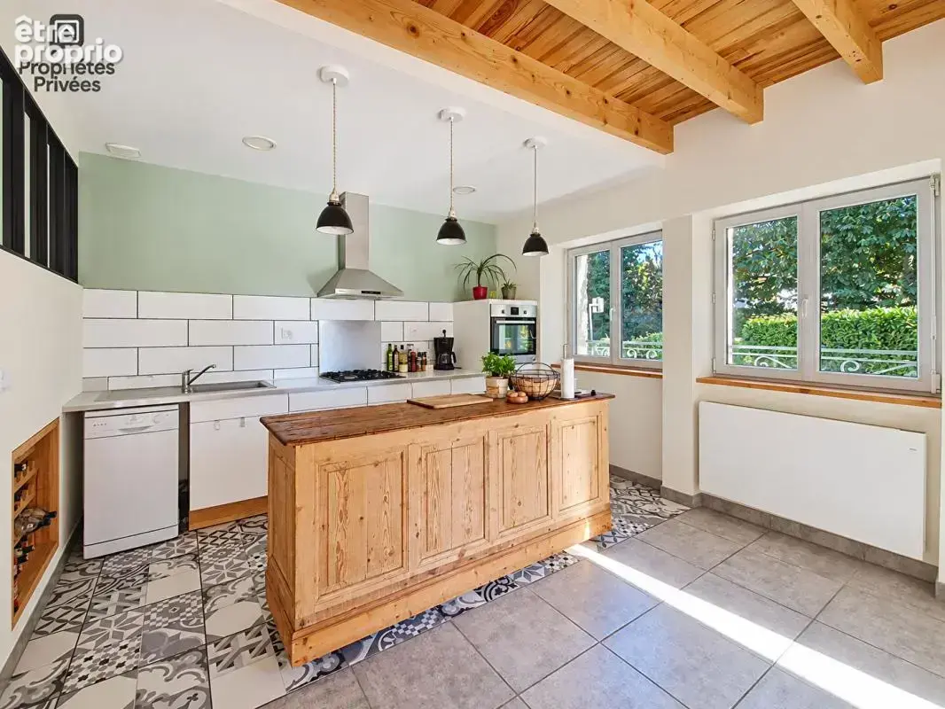 Maison de caractère rénovée avec terrain constructible de 2 959 m² et vue dégagée - photo 12