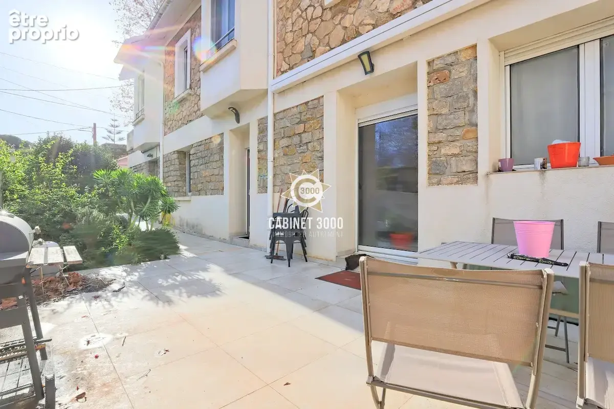 M2236 - TOULON - Mourillon-Lamalgue - Appartement T4 - rez-de-jardin - garage - photo 2