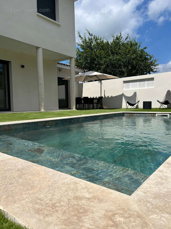 Maison à LA CALMETTE