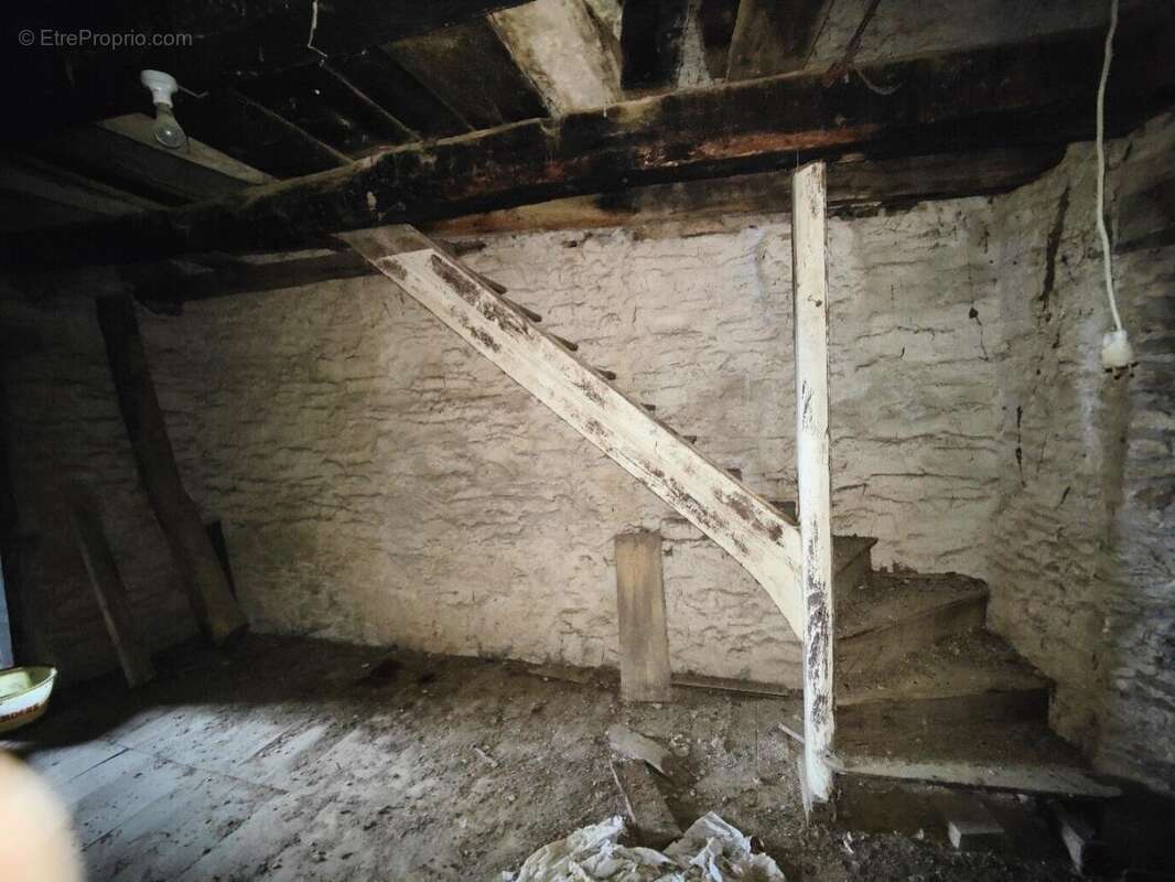Charmante maison en pierres a renover avec dependances - photo 5
