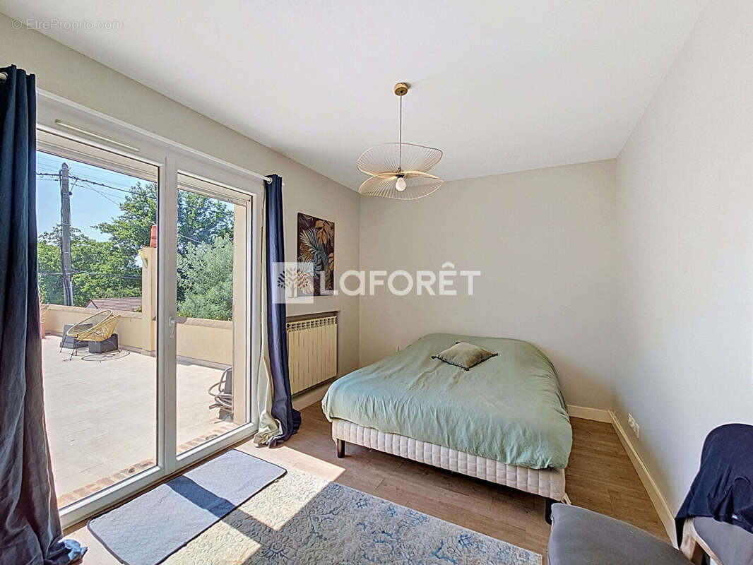 Maison Montlhery 8 pièce(s) 225 m2 - photo 5