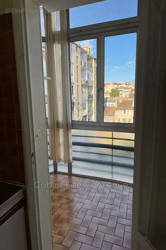 Appartement à MARSEILLE-4E