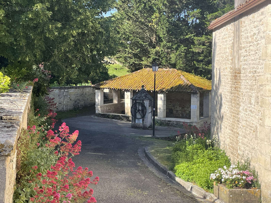 Superbe propriété fortifiée avec deux tours, un sauna et un spa dans la cour, située dans un magnifique villag - photo 29