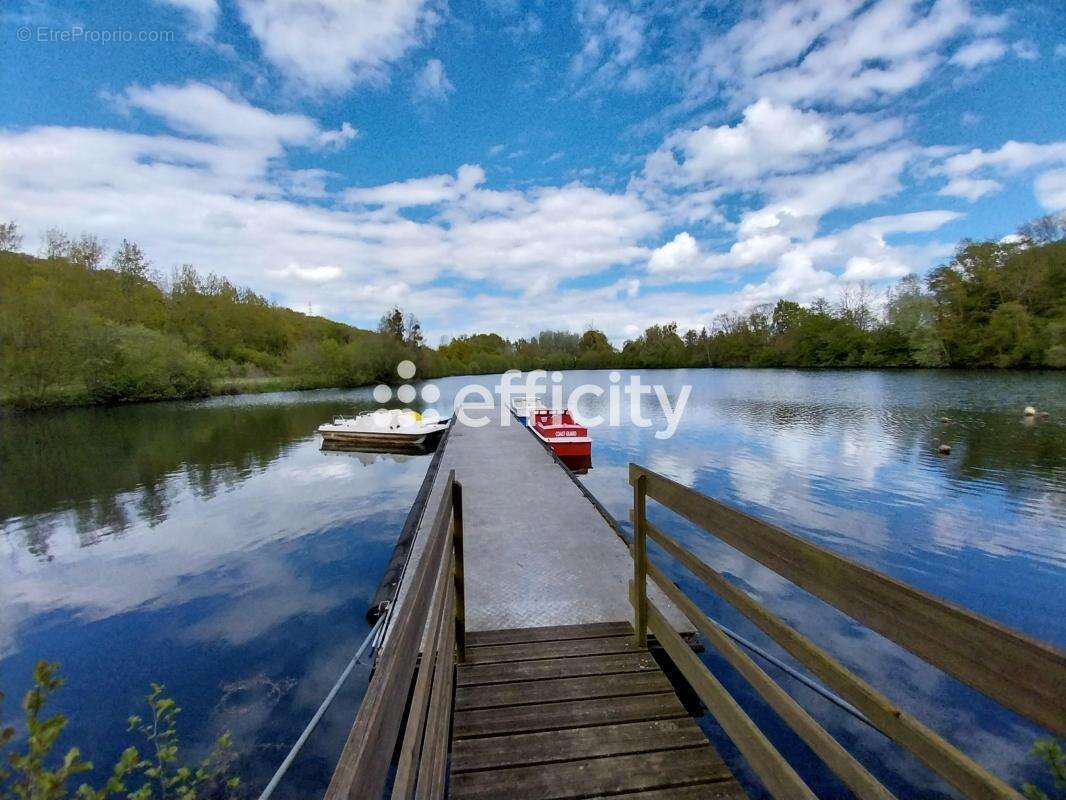 Terrain à SAINT-PIAT