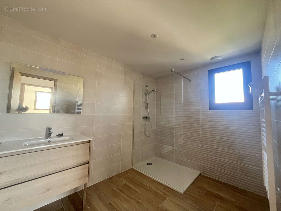 Appartement à SAINT-LAURENT-DU-VAR