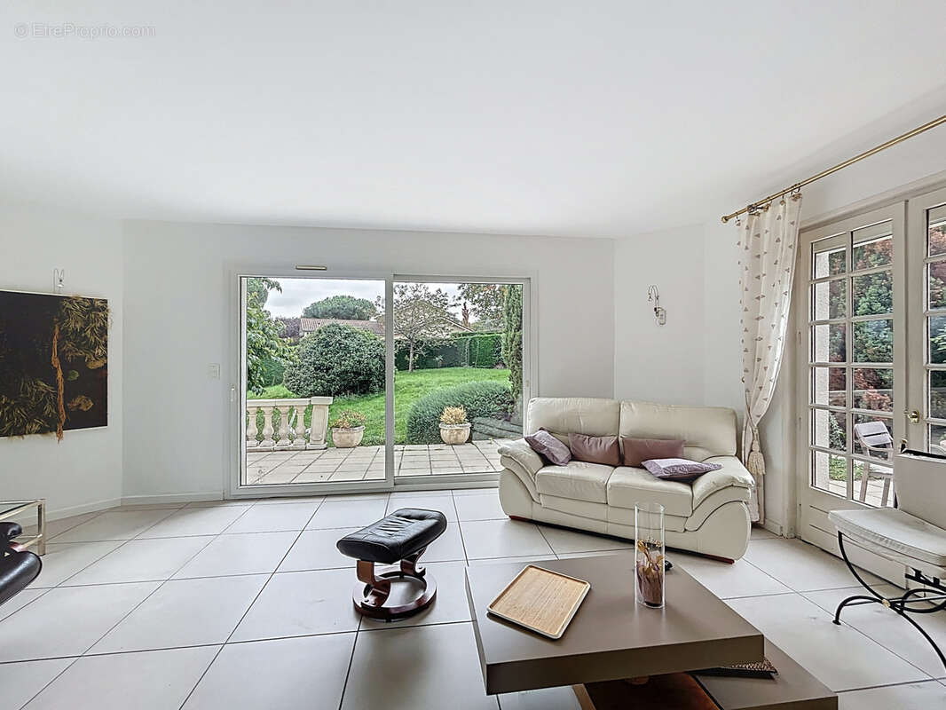 Maison à ECOTAY-L&#039;OLME