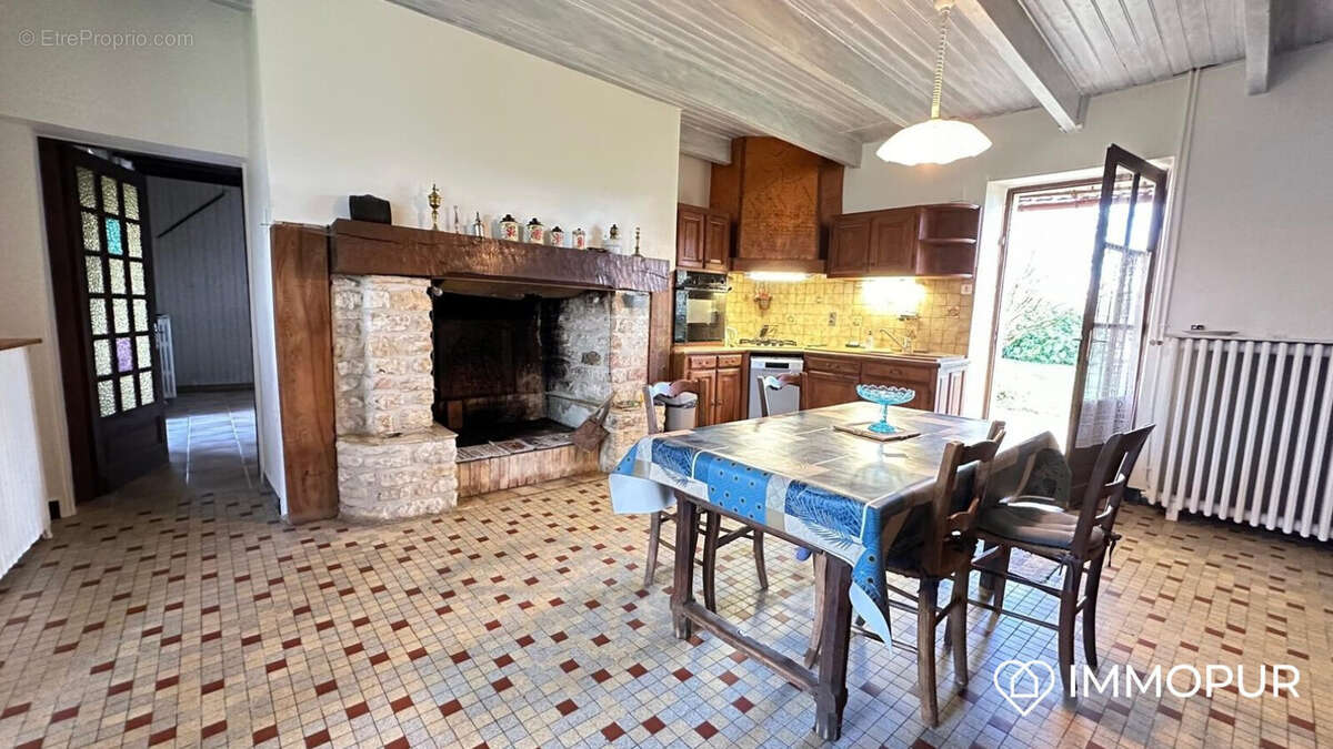 Maison à SAINTE-FOY-DE-LONGAS