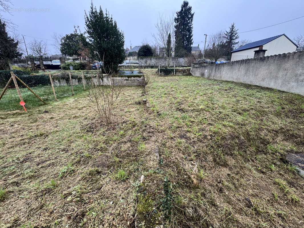 Terrain à PARIGNE-L&#039;EVEQUE