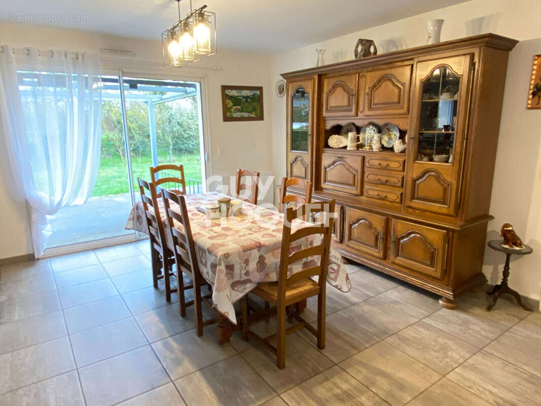 Maison à LE POIRE-SUR-VELLUIRE