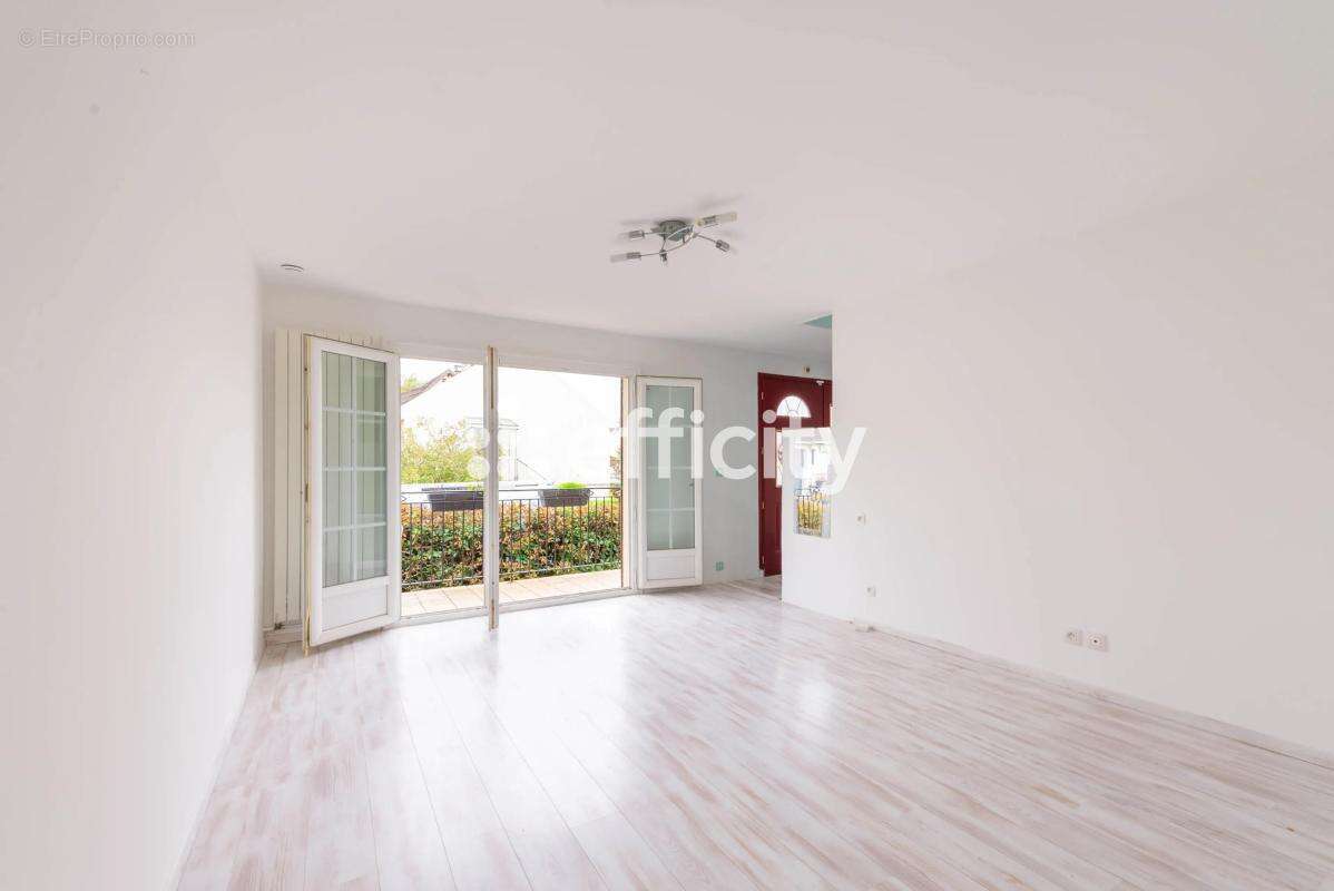 Maison à BOIS-D'ARCY