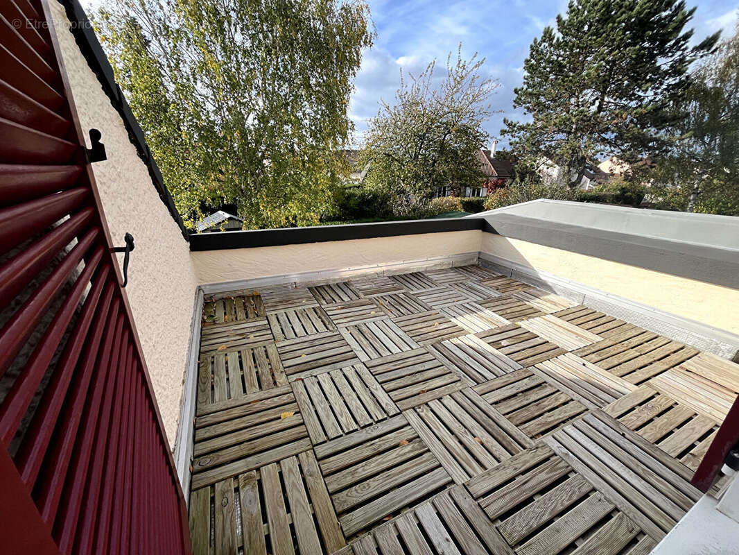 Maison à VOISINS-LE-BRETONNEUX