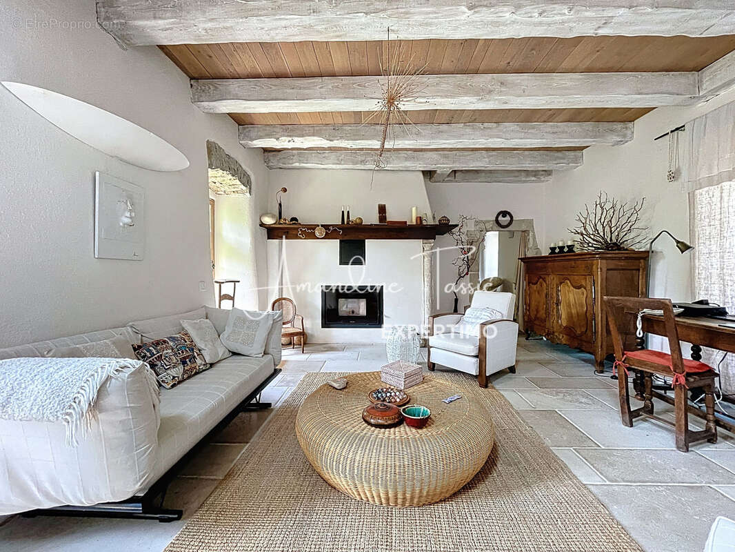 À vendre   Ancien prieuré du XIVe siècle entièrement rénové   Larzac, charme et autonomie - photo 10