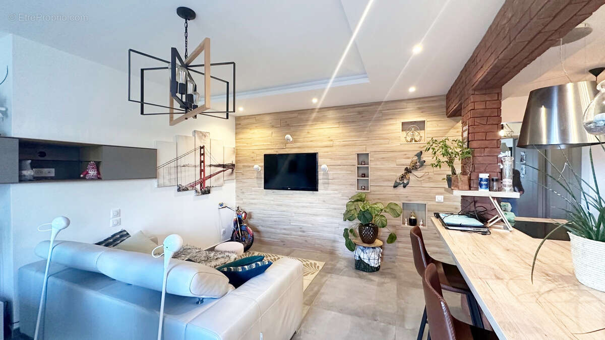 Appartement à LA ROCHE-SUR-FORON