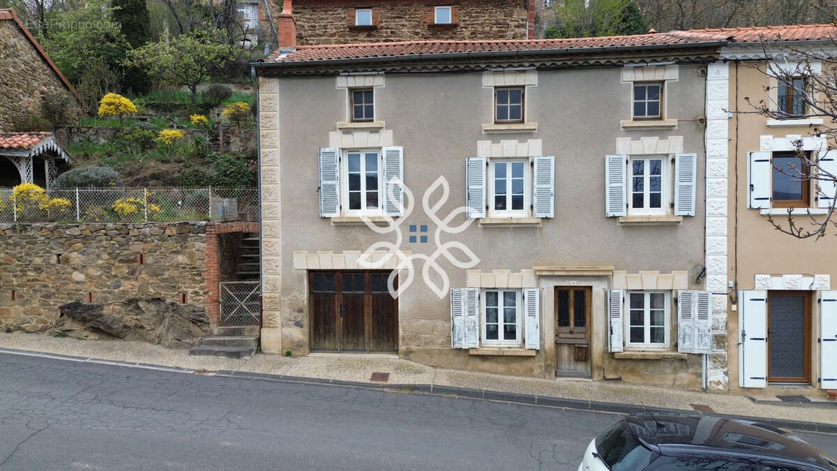 Maison avec jardin, terrasse, dépendances et fort potentiel - photo 19
