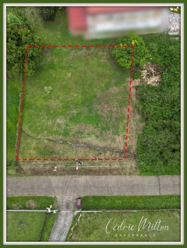 Terrain à LE LAMENTIN