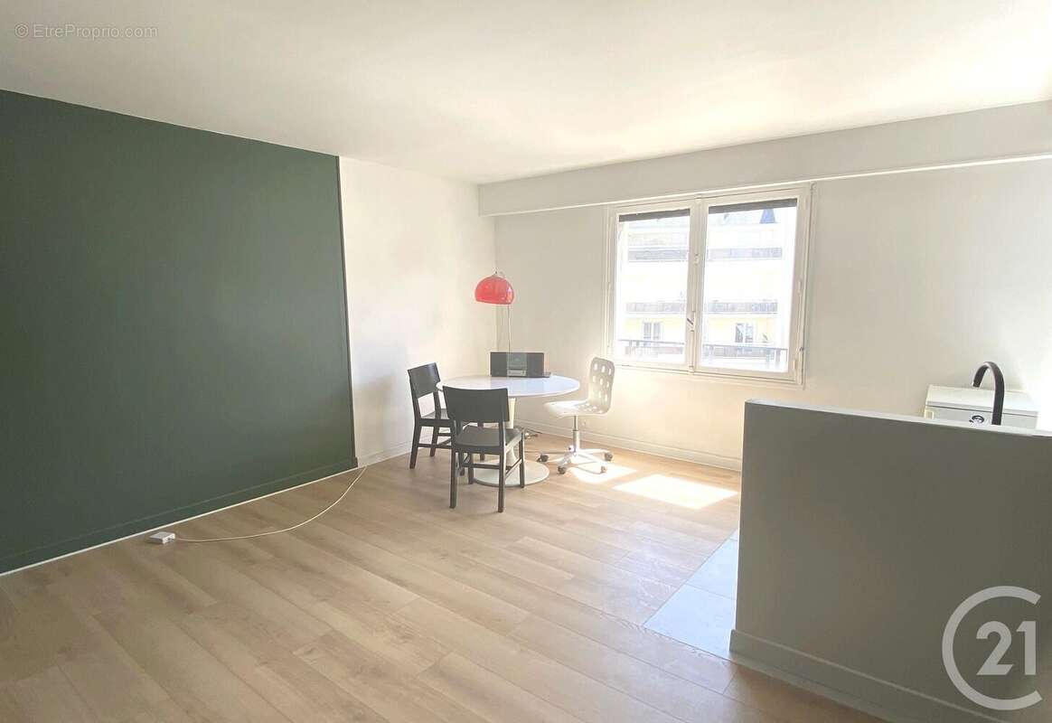 Appartement à NEUILLY-SUR-SEINE