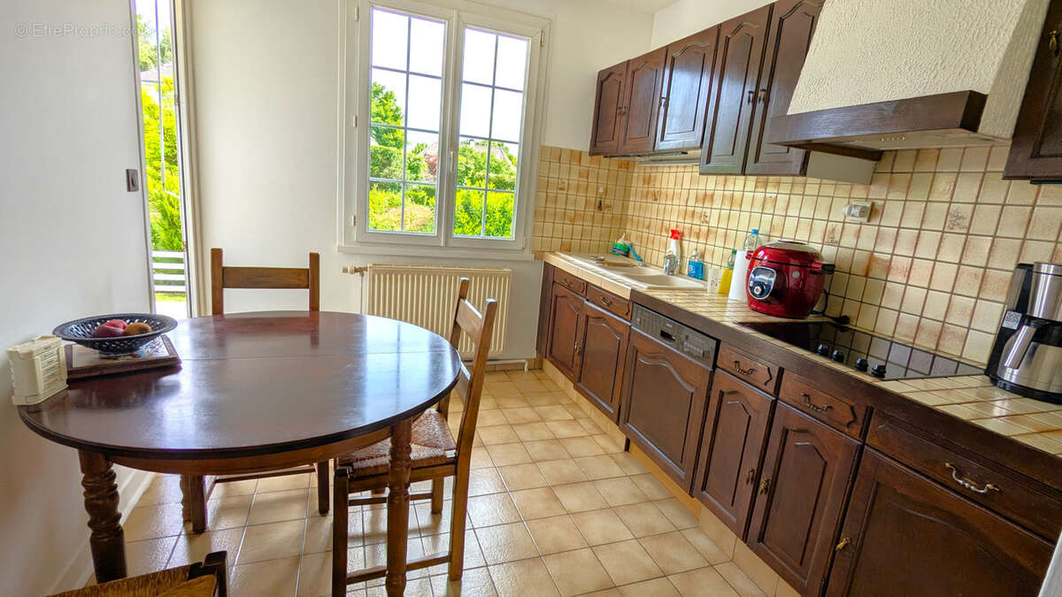 Maison à VELAINE-EN-HAYE