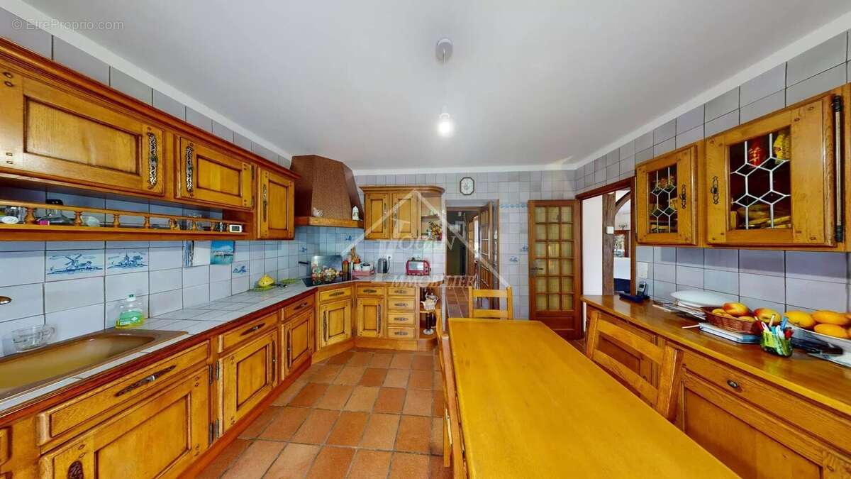 Maison à CREUZIER-LE-VIEUX