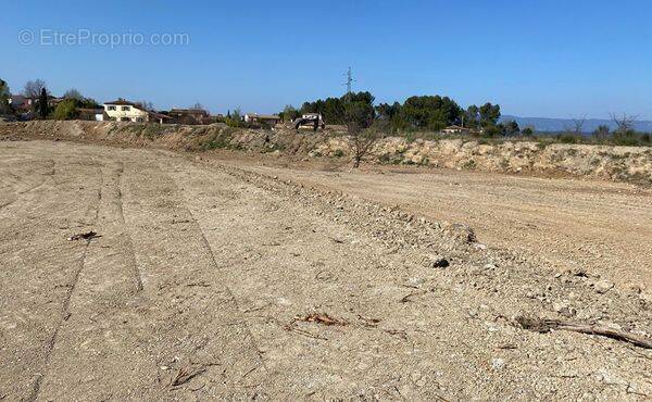 Terrain à LE PUY-SAINTE-REPARADE