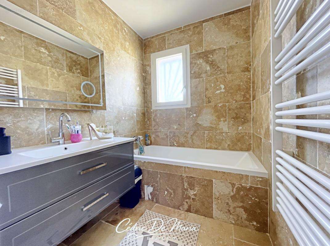 Maison à GINASSERVIS