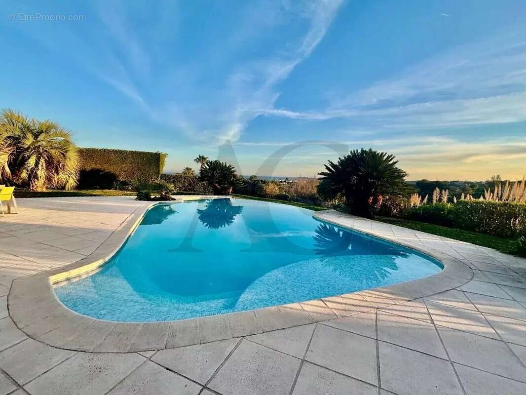 Maison à VILLENEUVE-LOUBET