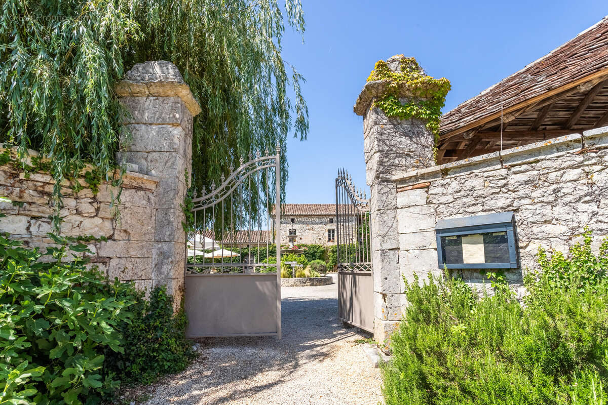 Estate with house, gite, events venue, land and pool - photo 5