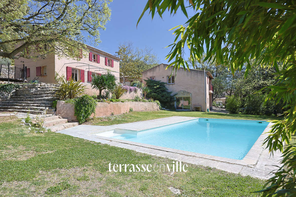 Eguilles - maisons 220m2 - terrain 3300m2 - piscine - garage - 1 200 000€ - photo 2