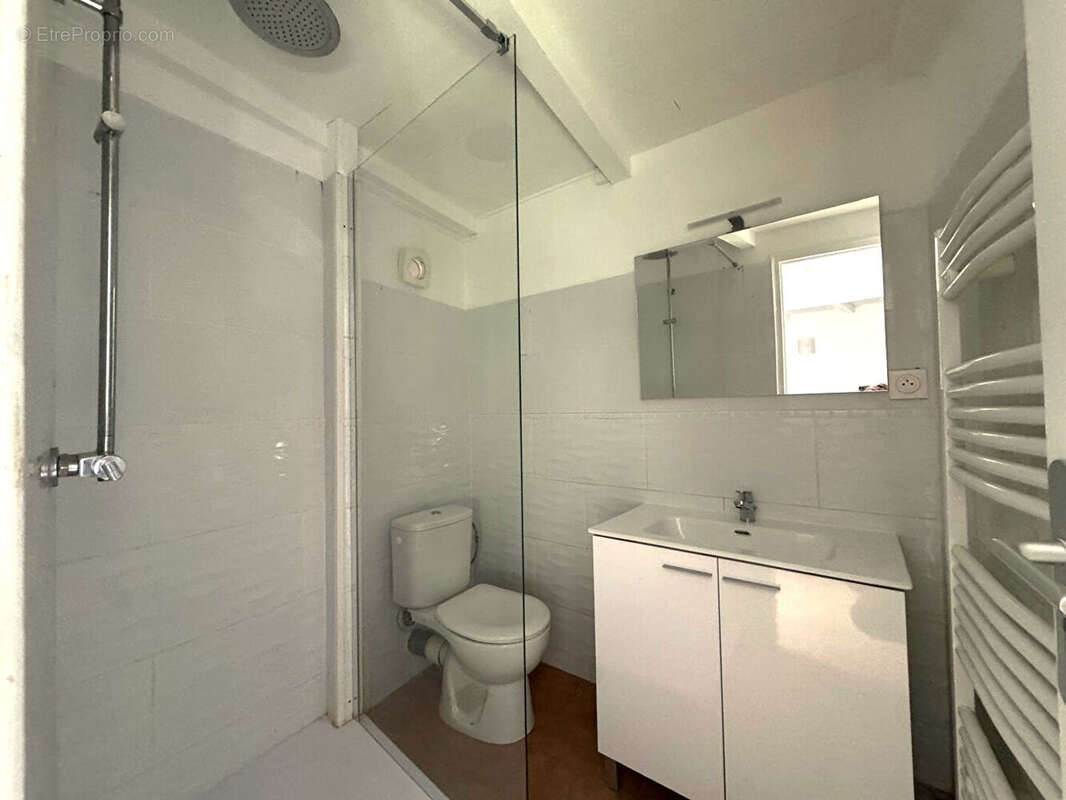 Immeuble Bagnols sur Cèze - 9 pièces - 178 m² - photo 8