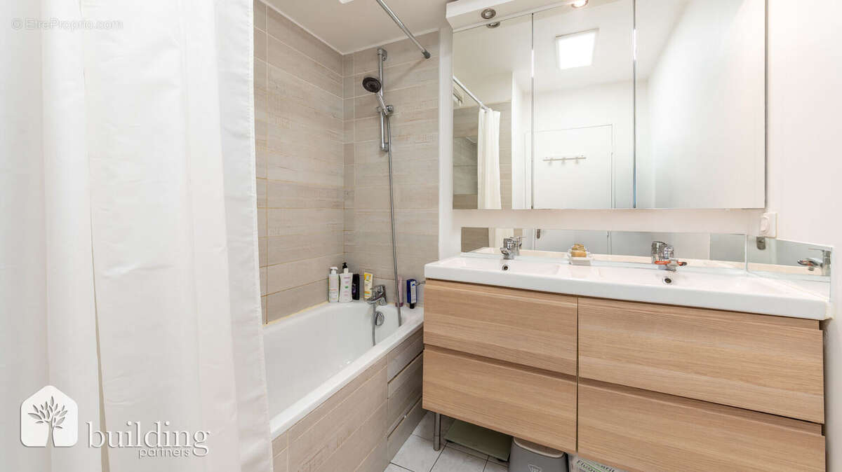 Appartement à COURBEVOIE