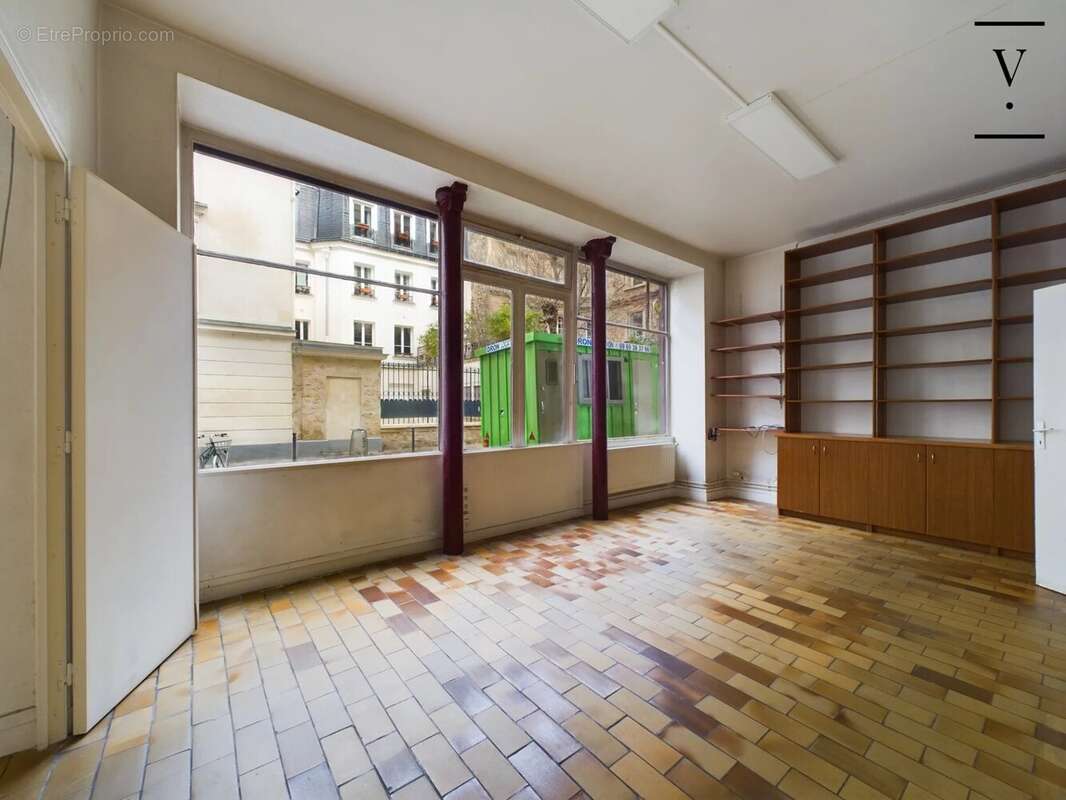 Commerce à PARIS-6E