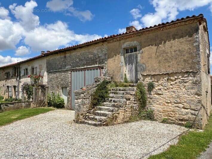 Maison à CELLEFROUIN