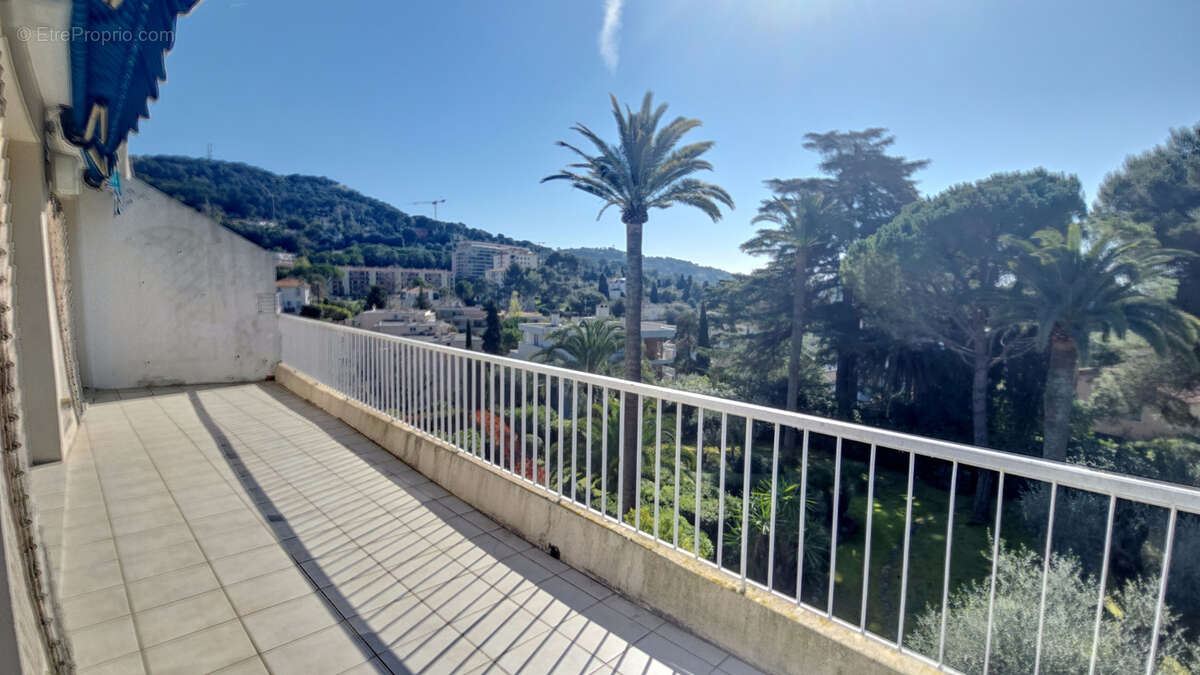 LE CANNET à vendre 4 pièces de 112 m2 en dernier étage avec terrasses cave et garage - photo 2
