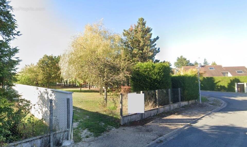 Terrain à BOULLAY-LES-TROUX