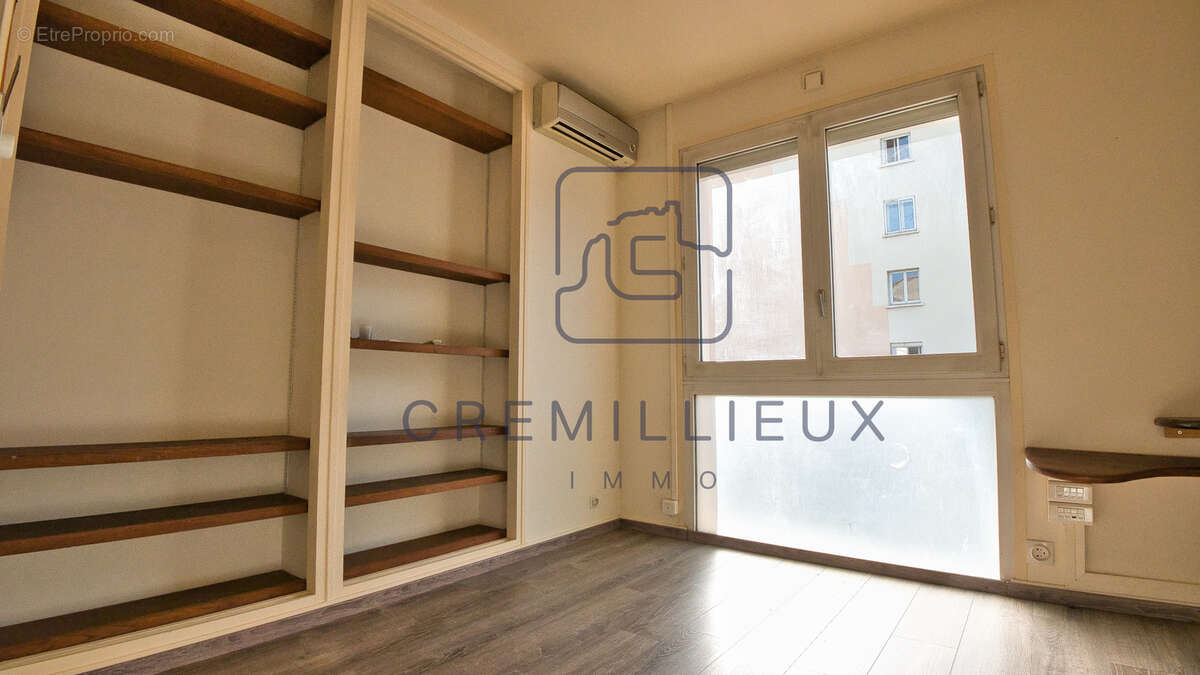 Local commercial ou professionnel Guilherand-Granges 225 m2 - photo 10