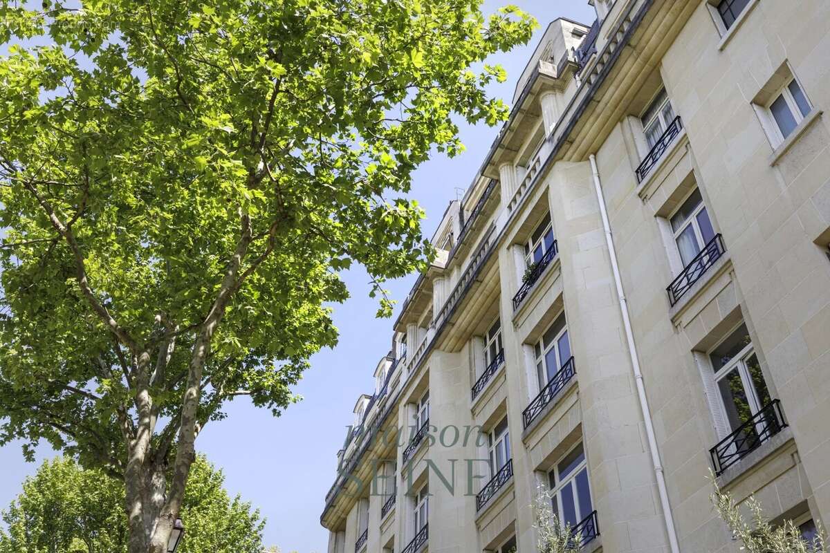 Appartement à NEUILLY-SUR-SEINE