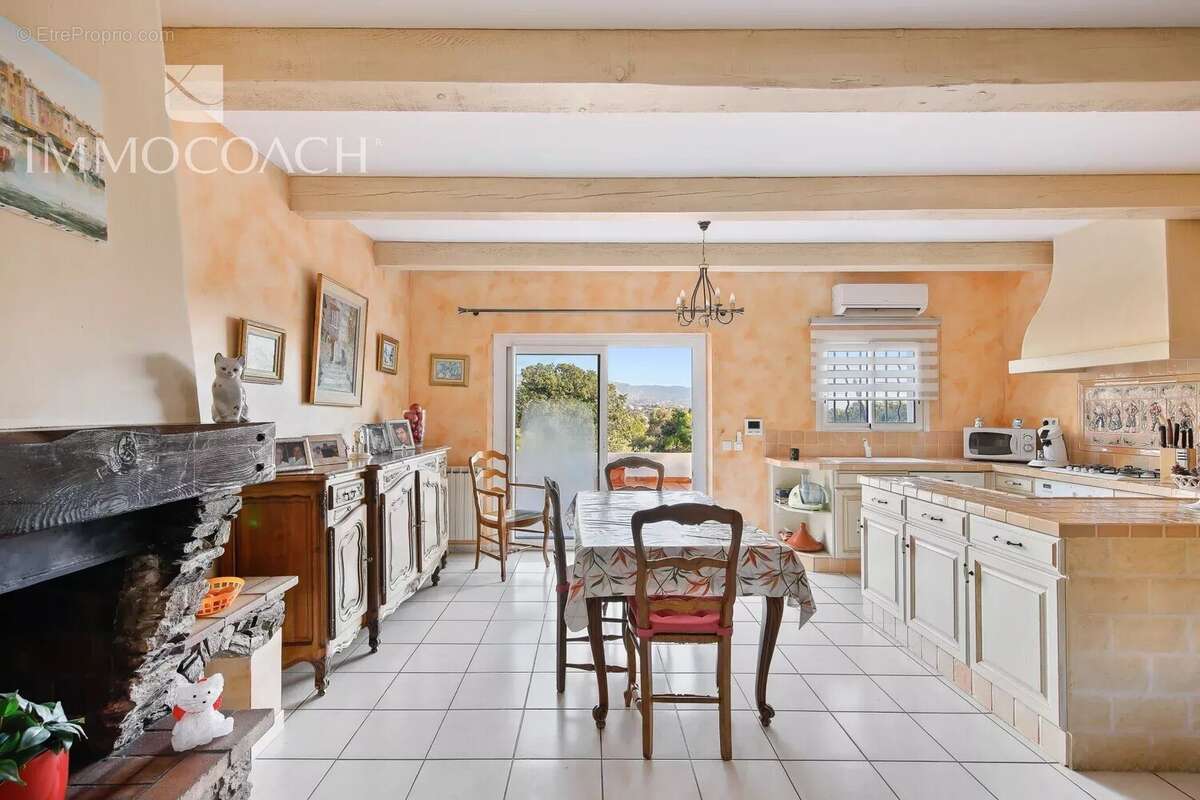 Maison à BORMES-LES-MIMOSAS
