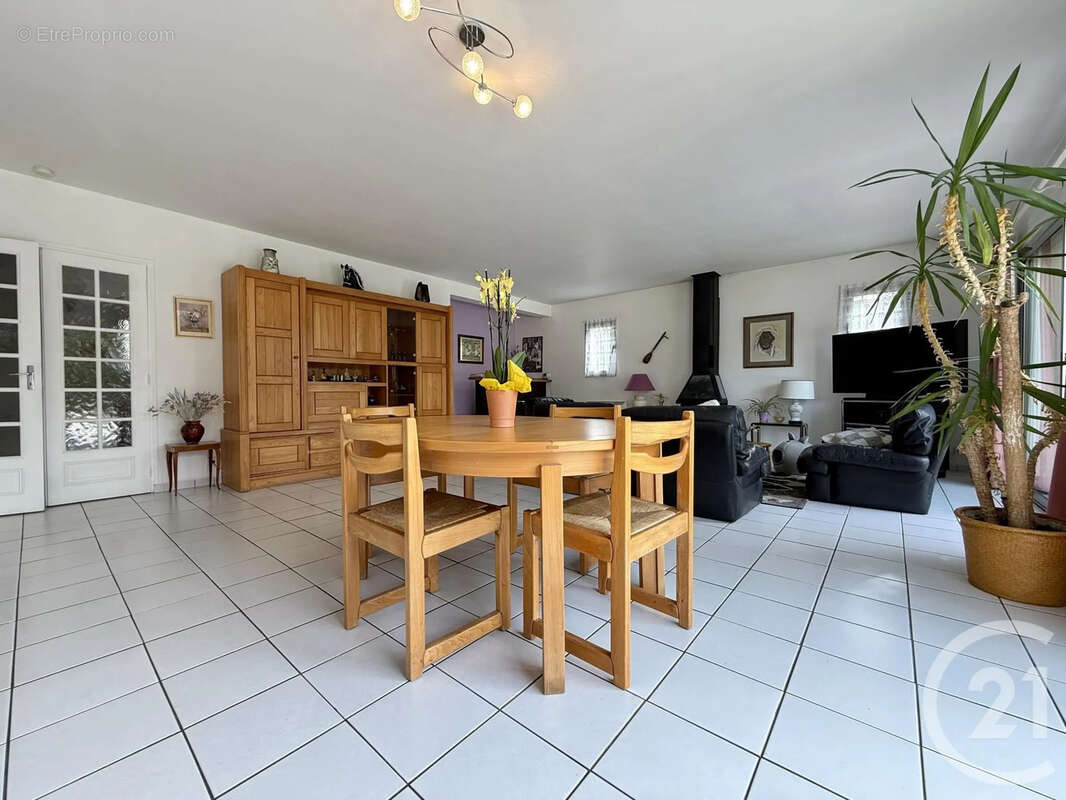 Maison à VULAINES-SUR-SEINE