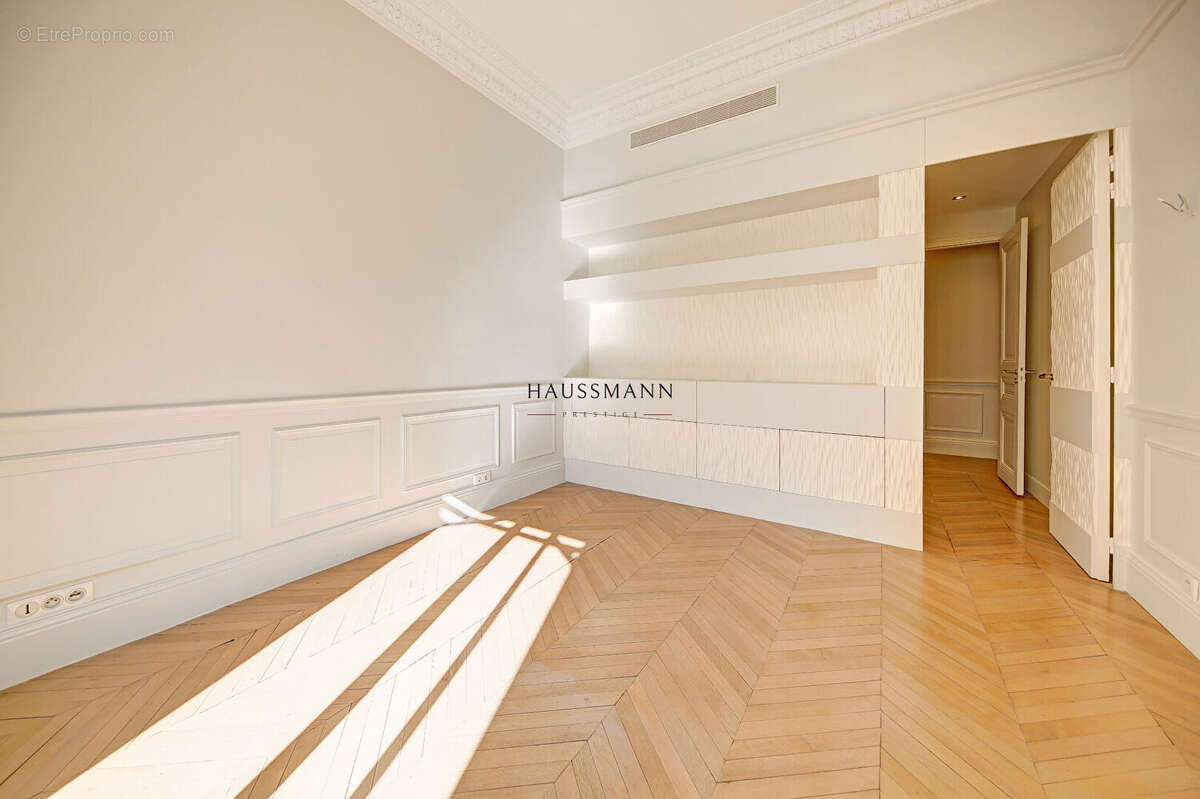 Appartement à PARIS-8E