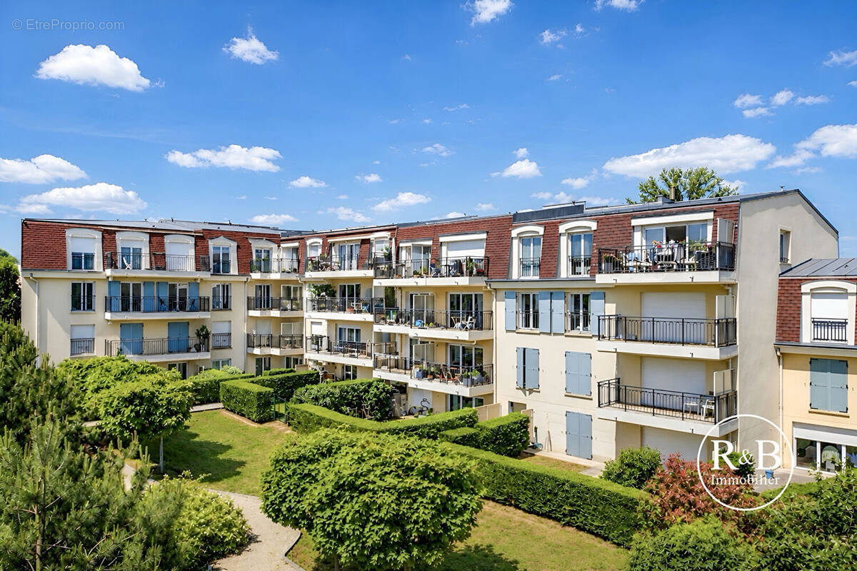Appartement à LES CLAYES-SOUS-BOIS