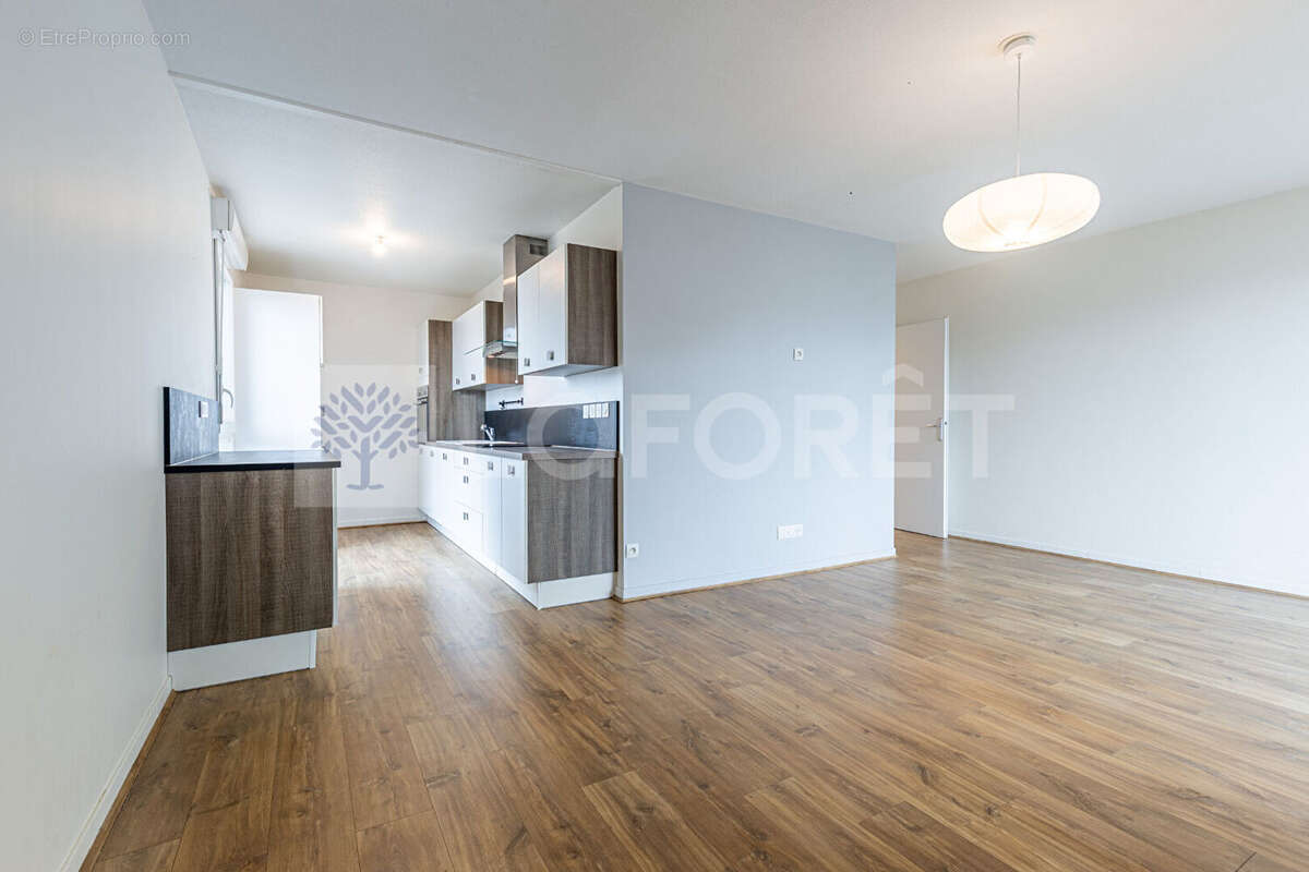 Agence immobiliere laforet - "carex" - annecy - seynod - appartement traversant t3 de 68m² - cave - balcon - photo 4