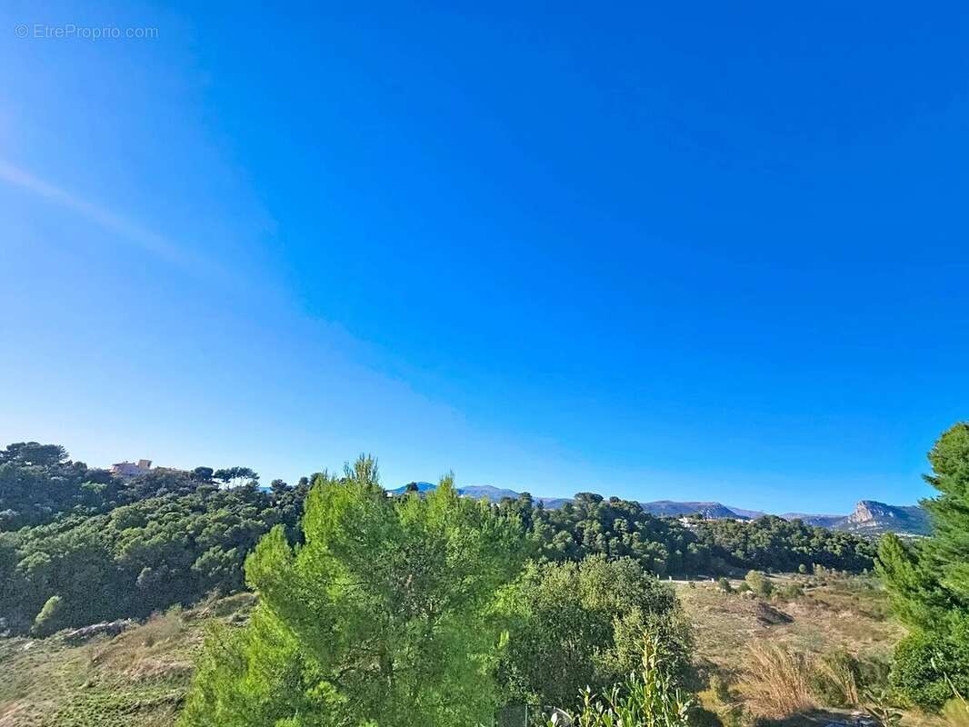 Maison à SAINT-LAURENT-DU-VAR