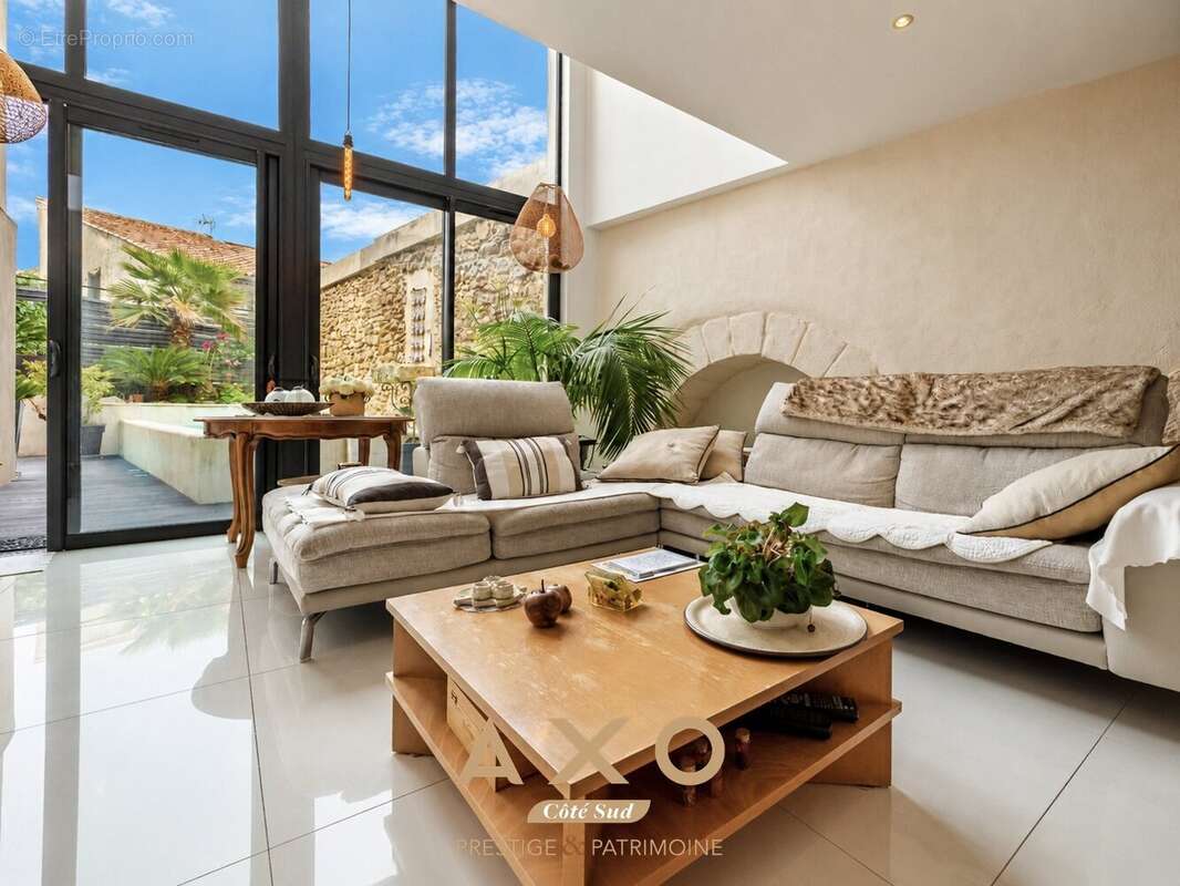 Lambesc - maison - 250m² - 3 chambres - piscine - 750 000  - photo 6