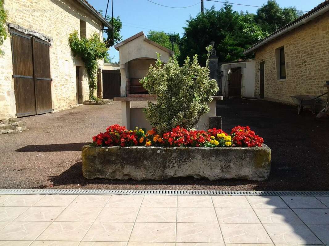 Maison à VILLEFAGNAN